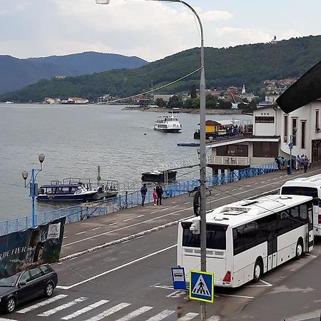 Apartament Denis Lägenhet Orşova Exteriör bild