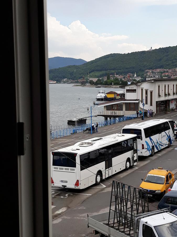 Apartament Denis Lägenhet Orşova Exteriör bild