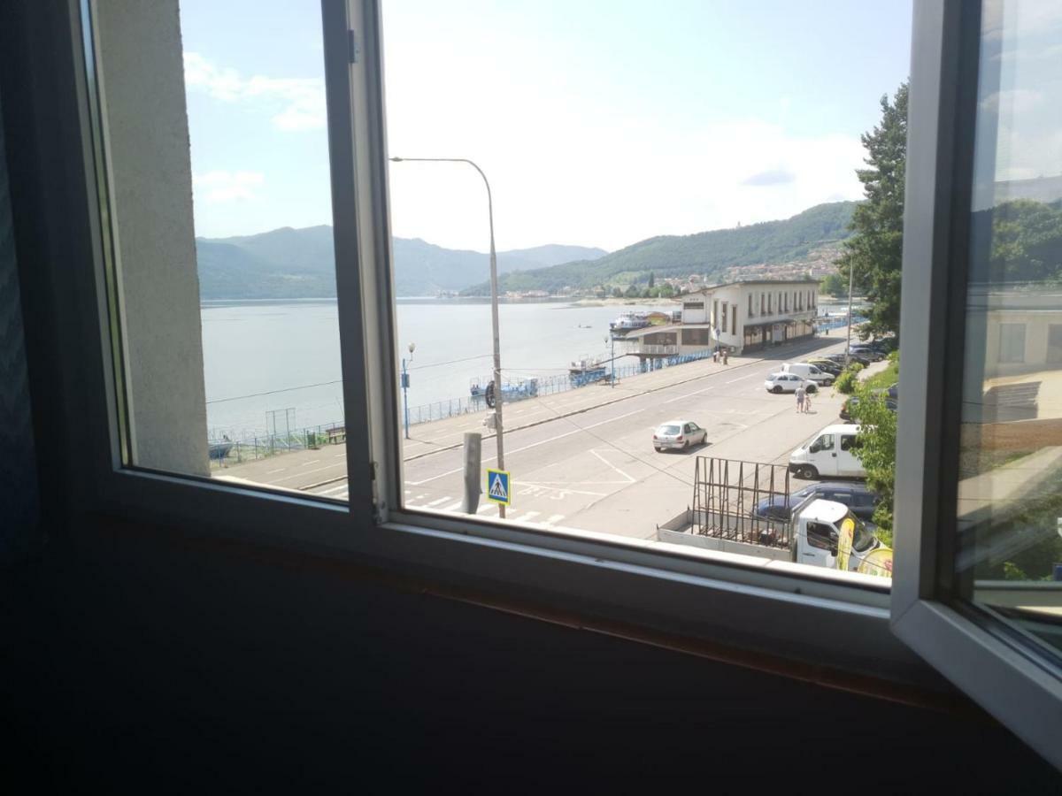 Apartament Denis Lägenhet Orşova Exteriör bild